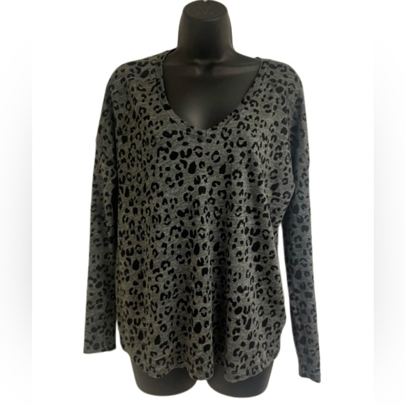 Rails V-Neck Cheetah Print Knit Top - Picture 1 of 6